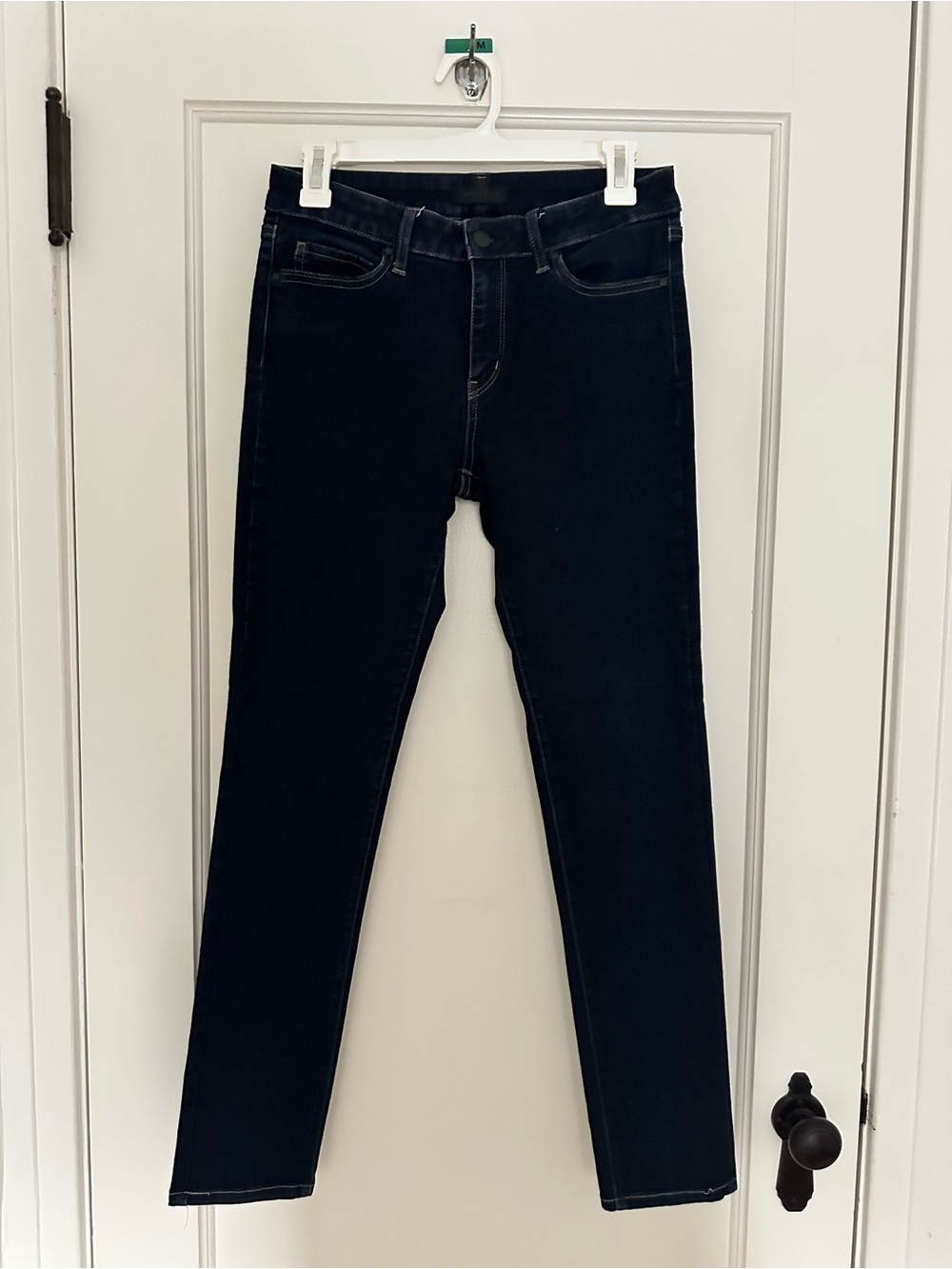 Uniqlo Women size 27 Skinny Jeans in Dark Blue